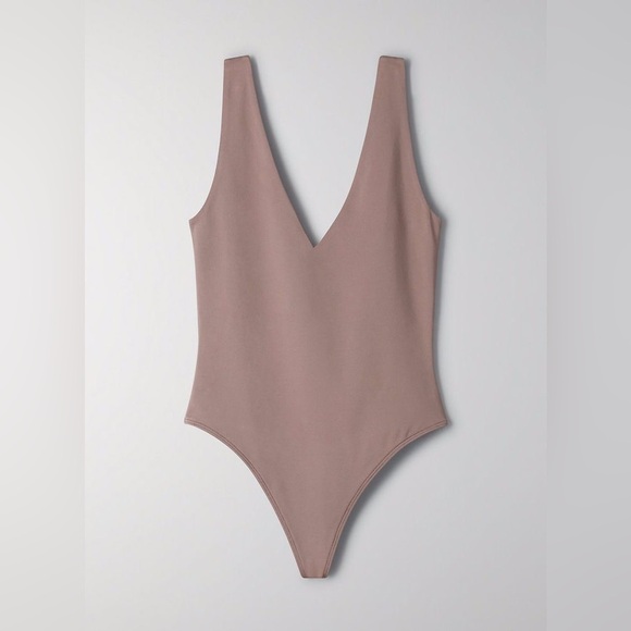 Aritzia Contour V Neck Body Suit (L) Color: Light Muave - Picture 1 of 4